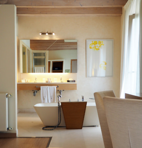 Habitaciones Hotel Boutique Can Bonico Vista de baño con bañera en la habitación